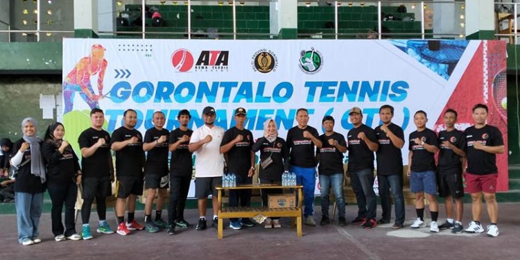 Gorontalo Tennis Tournament yang digelar Azwa Tennis Academy (ATA) berkolaborasi Undergrounthalo Tennis Club dan PELTI Gorontalo sebagai wadah pengembangan kemampuan petenis Gorontalo. (lukman)