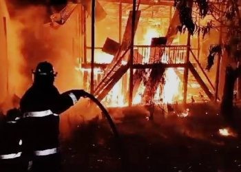 Rumah terbakar