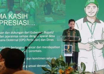 Kepala BPS Provinsi Gorontalo, Mukhamad Mukhanif memberikan pemaparan pada rakor verifikasi hasil pengolahan data ST2023, Senin (16/10/2023) di Hotel Grand Q Kota Gorontalo (vivi/hms)