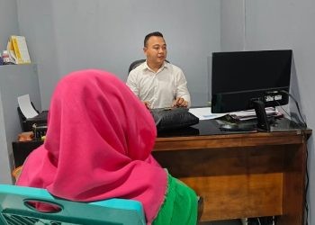 Tersangka YAU saat diperiksa penyidik Reskrim Polresta Gorontalo Kota.