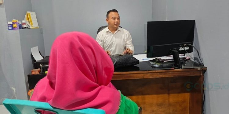 Tersangka YAU saat diperiksa penyidik Reskrim Polresta Gorontalo Kota.