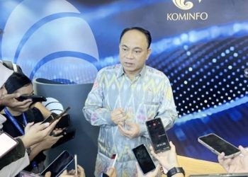 Menteri Kominfo saat memaparkan data penanganan judi online di Kantor Kominfo, Jakarta, Jumat (20/10/2023). (suara.com)