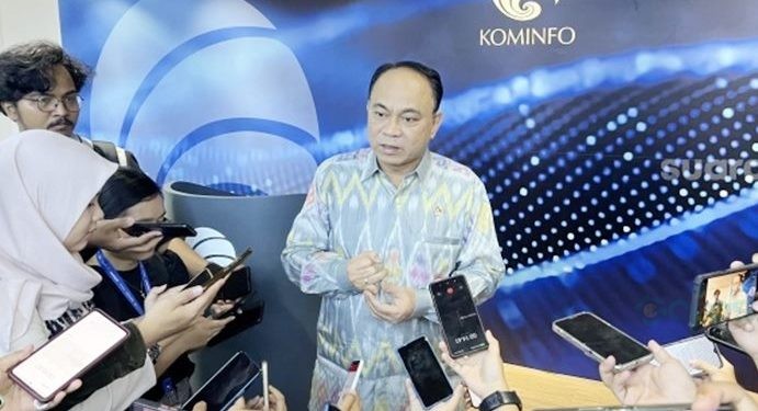 Menteri Kominfo saat memaparkan data penanganan judi online di Kantor Kominfo, Jakarta, Jumat (20/10/2023). (suara.com)