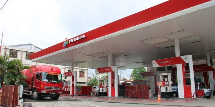 Ilustrasi kegiatan distribusi BBM ke SPBU.(istimewa)