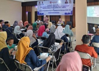 Kepala BKPSDM Bone Bolango, Frieske Aryanti Usman saat memberikan sambutan pada Sosialisasi Aksi Perubahan Dalam Rangka Pemenuhan Tugas Implementasi Aksi Perubahan Pelatihan Kepemimpinan Pengawas Tahun 2023 di Ruang Restorasi Kantor Bupati, Kamis (12/10/2023). (Foto Istimewa)