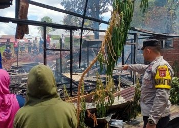 Rumah milik Sawiyah Usman rata dengan tanah setelah kebakaran, Senin (16/10/2023)