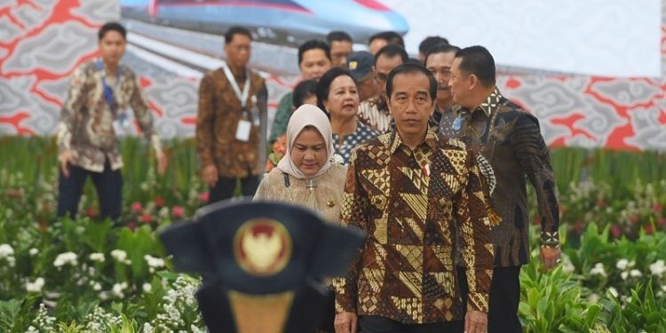 Presiden Jokowi saat meresmikan operasionalisasi kereta cepat, Senin (2/10/2023). (F. Setkab)