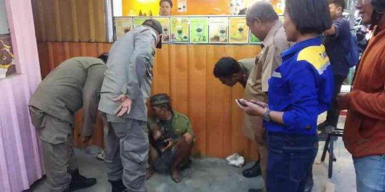 Pengemis dan gelandangan yang berada di beberapa tempat di Kota Gorontalo juga diamankan Dinas Sosial dan Satpol PP Kota Gorontalo.
