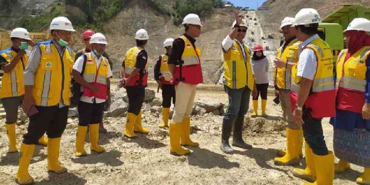Reses anggota DPRD Bone Bolango dapil Tapa-Bulango cs kali ini meninjau proyek pembangunan Waduk Bulango Ulu, Kamis (16/11/2023).