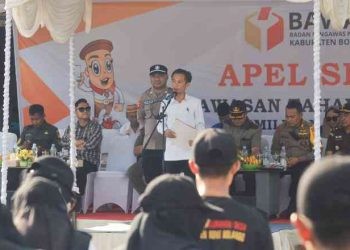 Ketua Bawaslu Bone Bolango, Sofyan Djama, menegaskan seluruh petugasnya siap mengawal pemilu di 2024 saat apel siaga di Halaman Kantor Bawaslu Bone Bolango, Selasa (21/11/2023).