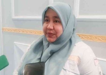 Ketua KPU Bone Bolango, Sutenti Lamuhu saat diwawancarai awak media.