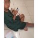 Cuplikan video seorang bocah SD yang menemani orang tuanya di balik jeruji besi.