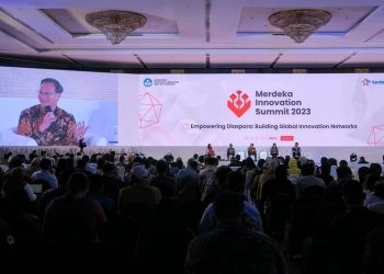 Managing Director Google Indonesia Randy Jusuf dalam acara Merdeka Innovation Summit 2023 menjelaskan tentang program Bangkit, Jumat (17/11/2023).