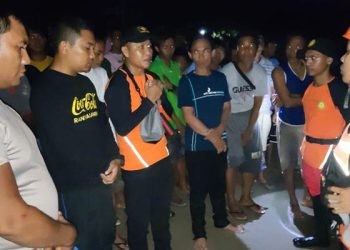 Proses pencarian bocah hilang yang terseret ombak di Kecamatan Monano, Gorontalo Utara.