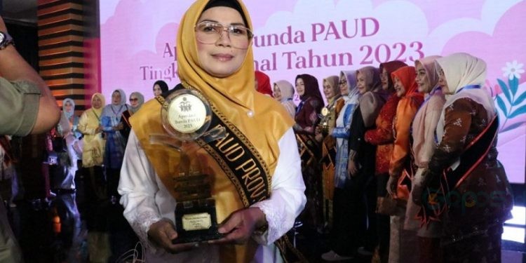 Bunda PAUD Provinsi Gorontalo Fima Agustina usai menerima penghargaan Bunda PAUD Terbaik Nasional kategori Wiyata Darma Utama.