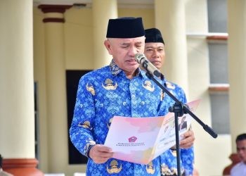 Bupati Pohuwato Saipul Mbuinga pada apel Korpri dirangkaikan peringatan HUT PGRI ke-78 dan HGN, Rabu (29/11/2023).