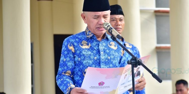 Bupati Pohuwato Saipul Mbuinga pada apel Korpri dirangkaikan peringatan HUT PGRI ke-78 dan HGN, Rabu (29/11/2023).