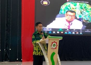 Kepala Dinas Kesehatan Provinsi Gorontalo Anang Otoluwa saat membuka Orientasi Kesehatan Jiwa tentang Psychological First Aid (PFA), bertempat di Hotel Elmadinah Kota Gorontalo, Sabtu (25/11/2023).