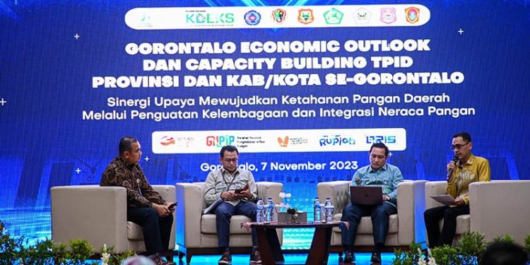 Forum diseminasi bertajuk Gorontalo Economic Outlook dengan tema “Sinergi Upaya Mewujudkan Ketahanan Pangan Daerah Melalui Penguatan Kelembagaan dan Integrasi Neraca Pangan”, Selasa (7/11/2023) di Ballroom Lt.4 KpwBI Provinsi Gorontalo.(Dok Humas BI Gorontalo)