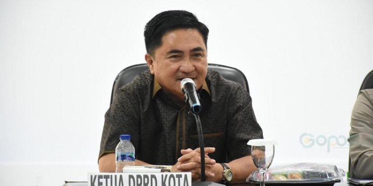 Ketua DPRD Kota Gorontalo Hardi Sidiki.