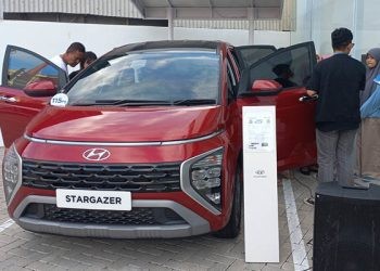 Hyundai Gorontalo memberikan kesempatan kepada masyarakat untuk melihat lebih dekat tampilan eksterior dan interior Hyundai Stargazer pada gelaran Hyundai Gorontalo Showroom Event, Sabtu (18/11/2023).