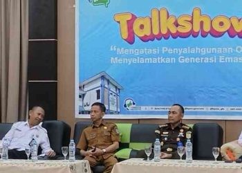 Kepala Dinas Kesehatan Provinsi Gorontalo, Anang Otoluwa saat menghadiri Talkshow Mengatasi Penyalahgunaan Obat Menyelamatkan Generasi Emas 2045 di Manna Cafe Kota Gorontalo, Senin (13/11/2023)