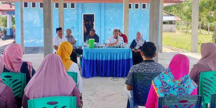 Pembangunan infrastruktur di Kecamatan Suwawa Selatan kali ini menjadi target untuk dikawal oleh Pihak DPRD Bone Bolango terutama aula Kantor Camat saat melaksanakan reses, Kamis (16/11/2023).