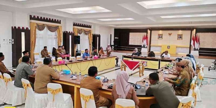 Pemerintah Daerah bersama KPU Bone Bolango melaksanakan pertemuan di Rumah Dinas Gubernur Gorontalo, Senin 27/11/2023