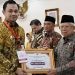 Wakil Walikota Gorontalo Ryan F.Kono menerima langsung penghargaan yang diserahkan Wakil Presiden RI Ma’ruf Amin