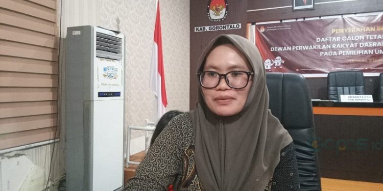 Komisioner KPU Kabupaten Gorontalo Bidnag Teknis, Khadijah Hamzah.