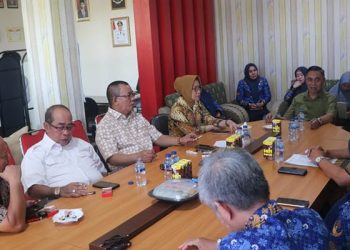 Komisi I Deprov Gorontalo saat melakukan kunjungna kerja terkait progress Program Go-Digi ke Dinas Kominfo-Statistik Provinsi Gorontalo, Jumat (17/11/2023).(Humas Deprov Gorontalo)