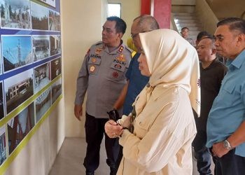 Komisi I Deprov Gorontalo bersama Kapolda Gorontalo, Irjen Pol Angesta Romano Yoyol, meninjau kondisi gedung Auditorium NKRI di SPN Polda Gorontalo, Sabtu (25/11/2023).(hasan/gopos)