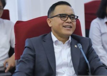 Menteri PANRB Abdullah Azwar Anas di Kantor Kementerian PANRB, Jakarta, Senin (27/11/2023). (ANTARA/HO-Humas Kementerian PANRB)