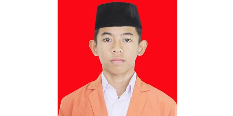 Muhammad Bilal, siswa MTS Al-Huda Kota Gorontalo sekaligus anak Prajurit TNI yang berhasil meraih medali emas pada Kejuaraan Sains Siswa Nasional. (istimewa)