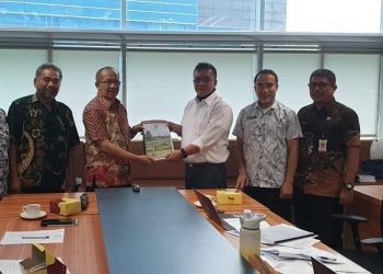 Penjabat Wali Kota Kotamobagu Asripan Nani secara resmi menyerahkan proposal pembangunan infrastruktur senilai Rp660.1 Miliar kepada Kementerian PUPR.