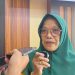 Pejabat Fungsional DinsosP3APPKB Bone Bolango, Sri Elen Daud saat diwawancarai usai kegiatan Rapat Koordinasi dan Pembinaan Pelayanan KB di Fasilitas Kesehatan Tingkat Kabupaten Bone Bolango yang dihadiri oleh Penyuluh KB di Ruang Restorasi Kantor Bupati, Kamis (16/11/2023). (Foto Indra/Gopos)