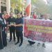 Wakil Bupati Gorontalo Hendra S Hemeto menyerahkan secara simbolis donasi untuk Palestina yang dikumpulkan dari ASN Pemkab Gorontalo, Jumat (10/11/2023).