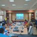 Staf Ahli Bupati Bidang Percepatan Penanggulangan Kemiskinan dan Infrastruktur, Dian Susilo bersama sejumlah Pimpinan OPD saat mengikuti Zoom Meeting Rapat Koordinasi Nasional dan Penyerahan Dana Insentif Fiskal kategori Kinerja Penghapusan Kemiskinan Ekstrem tahun berjalan 2023 yang dihadiri oleh Wakil Presiden Republik Indonesia, Ma’ruf Amin di Ruang Rapat Bupati, Kamis (9/11/2023). (Foto Indra/Gopos)
