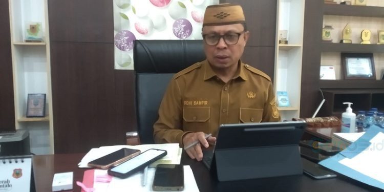 Sekretaris Daerah Kabupaten Gorontalo Roni Sampir saat dikonfirmasi nasib tenaga honorer, Senin (6/11/2023).