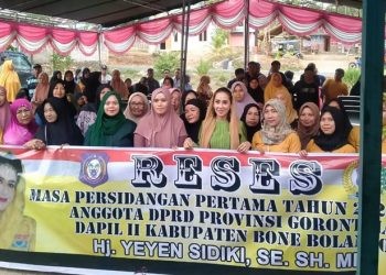 Anggota DPRD Provinsi Gorontalo, Yeyen Sidiki saat melaksanakan reses di Desa Ulanta, Kecamatan Suwawa, Kabupaten Bone Bolango, Rabu (1/11/2023) (muhajir/gopos)