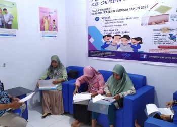 Kegiatan pengolahan data ibu hamil, calon pengantin, dan balita yang dilaksanakan di Balai Penyuluhan Keluarga Berencana Kecamatan Kabila, Selasa (31/10/2023). (Foto Amalia)