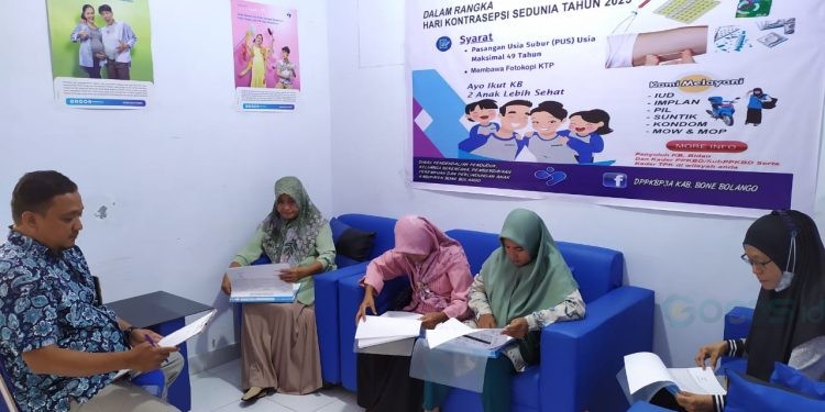 Kegiatan pengolahan data ibu hamil, calon pengantin, dan balita yang dilaksanakan di Balai Penyuluhan Keluarga Berencana Kecamatan Kabila, Selasa (31/10/2023). (Foto Amalia)