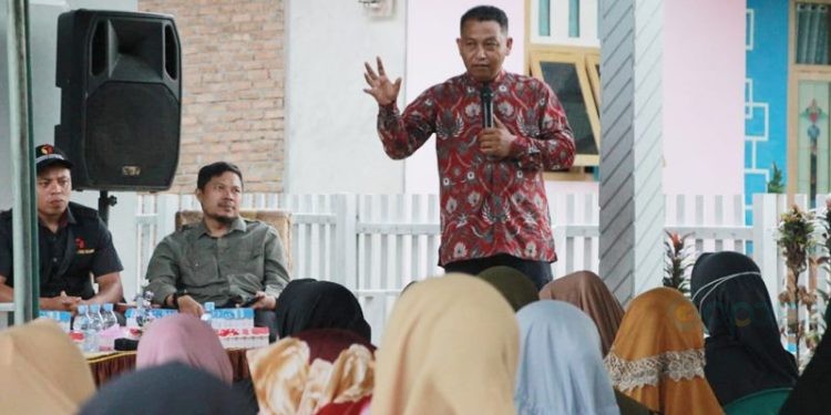 Anggota DPRD Provinsi Gorontalo, Yuriko Kamaru saat melaksanakan reses di Desa Tilonggibila, Kecamata Pinogu, Kabupaten Bone Bolango (istimewa)
