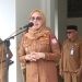 Bupati Bone Bolango, Merlan S. Ulolo saat menjadi pembina pada apel kerja. (Foto Yudi/Sespri)