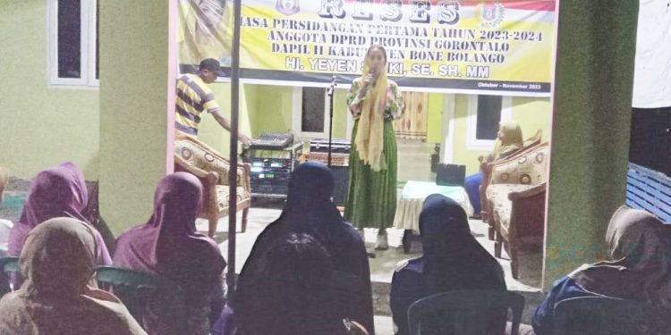 Anggota DPRD Provinsi Gorontalo, Yeyen Sidiki saat melaksanakan reses di Desa Bendungan, Kecamatan Tapa, Jumat (3/11/2023) (istimewa)