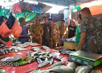 Pj Walikota Kotamobagu Asripan Nani, Sidak pasar Gengguang, Selasa 7 Novemer 2023. (Foto: Zakir)