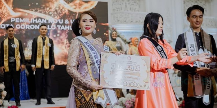 Adiel Tambingon saat berhasil meraih juara ketiga pada pemilihan No'u atau Putri Kota Gorontalo Tahun 2023 (istimewa)