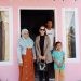 Anggota DPRD Provinsi Gorontalo, Yeyen Sidiki saat memonitoring penerima bantuan listrik gratis, Selasa (7/11/2023) (istimewa)