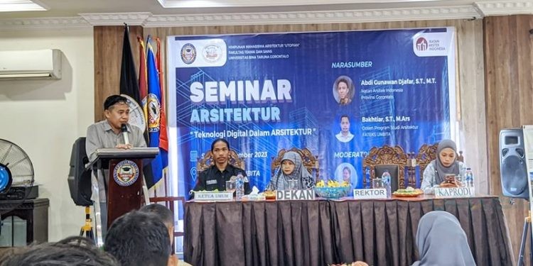 Pembukaan seminara asristektur yang diselenggaran oleh Himpunan Mahasiswa Arsitektur UNBITA, Senin (6/11/2023) (muhajir/gopos)
