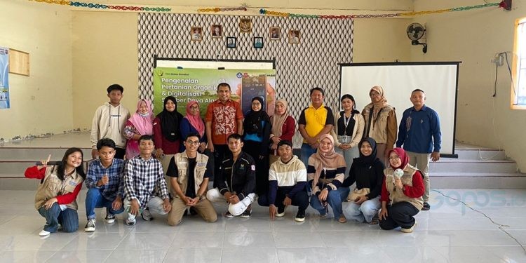 MSIB Bone Bolango bersama Mentor Irwan Bempah saat foto bersama usai peluncuran website.